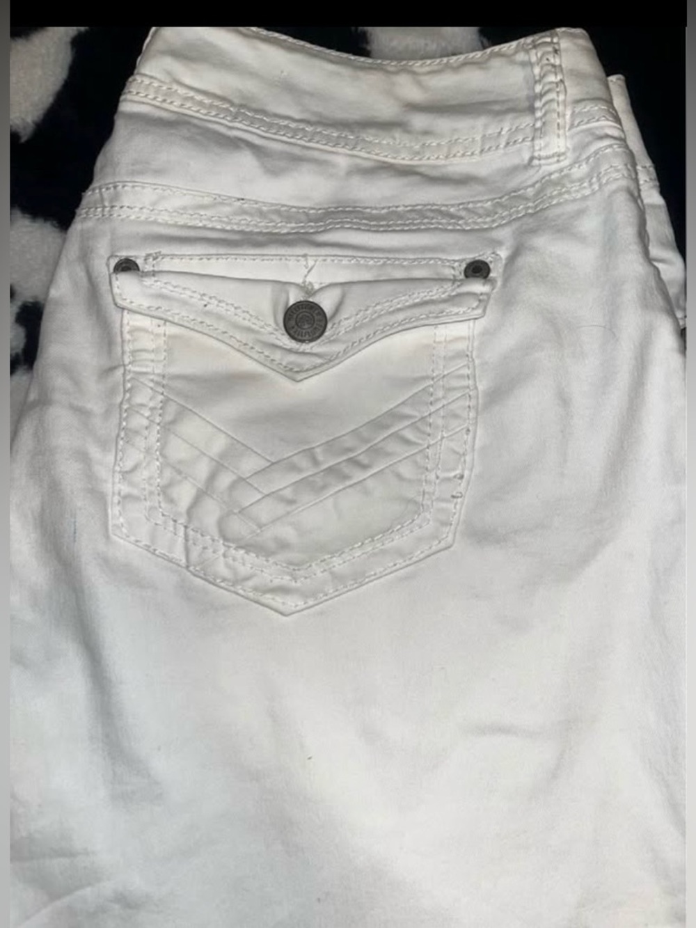 Wallflower White Skinny Jeans with Decorative Back Pocket